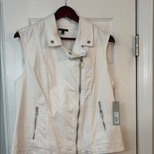 Women's White Sleeveless Jacket